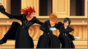 Axel, Roxas et Xion mangeant des glaces au sommet de la tour de la gare à Twilight Town dans une cinématique de KH 358/2 Days.